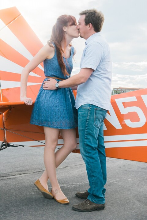 engagement photos next to a prop plane at the centennial airport in colorado | Colorado outdoor wedding elopement engagement photography Denver, Rocky Mountains, Wyoming